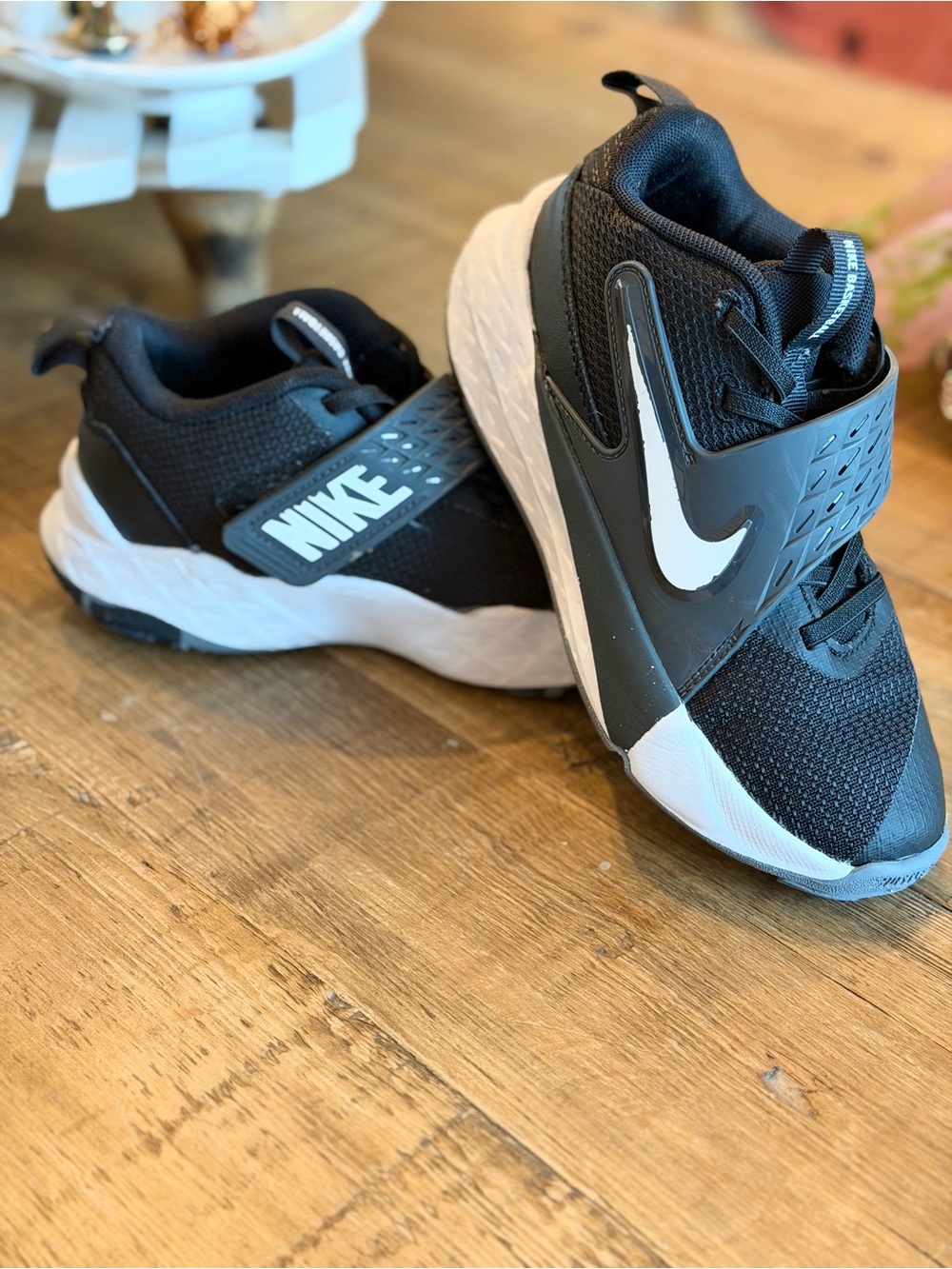 Nike Team Hustle D 12 Black White Athletic Sneakers. Basketball Unisex Kids Sz-2